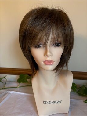 Noriko Reese Layered Bob wig size average